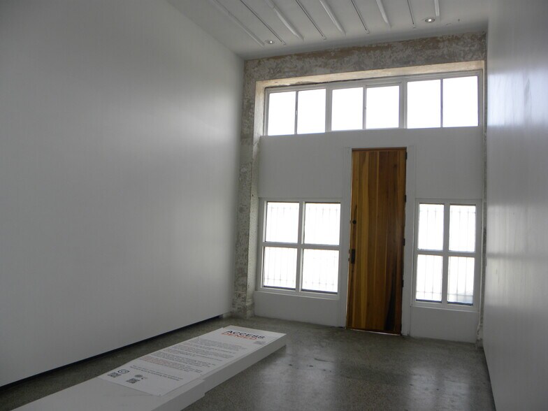 More Photos Of 1101-1119 S La Brea Ave, Los Angeles Freestanding For Lease