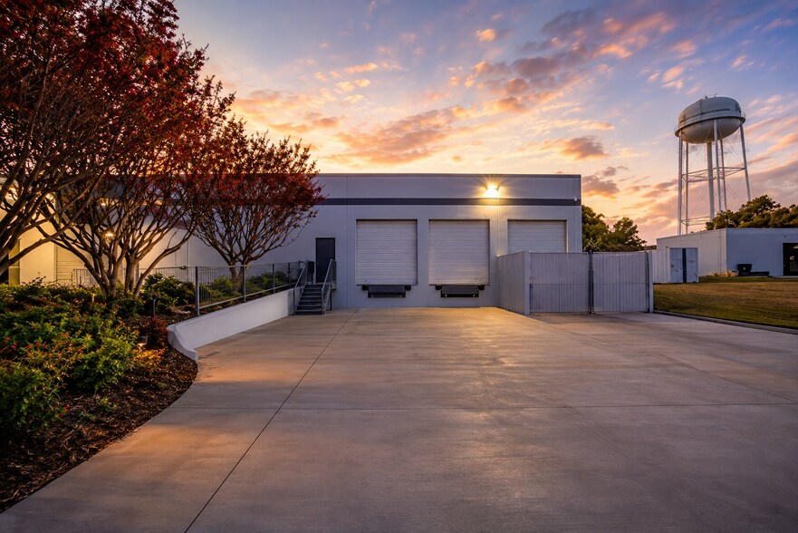 More Photos Of 2320 Michigan Ct, Arlington Light Distribution For Lease