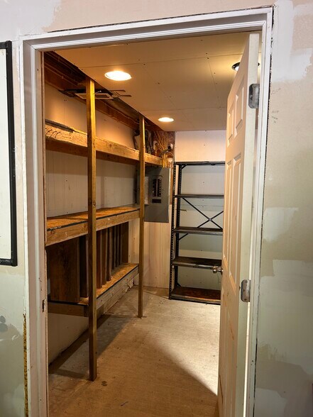 More Photos Of 411 Fairchance Rd, Morgantown Flex For Lease