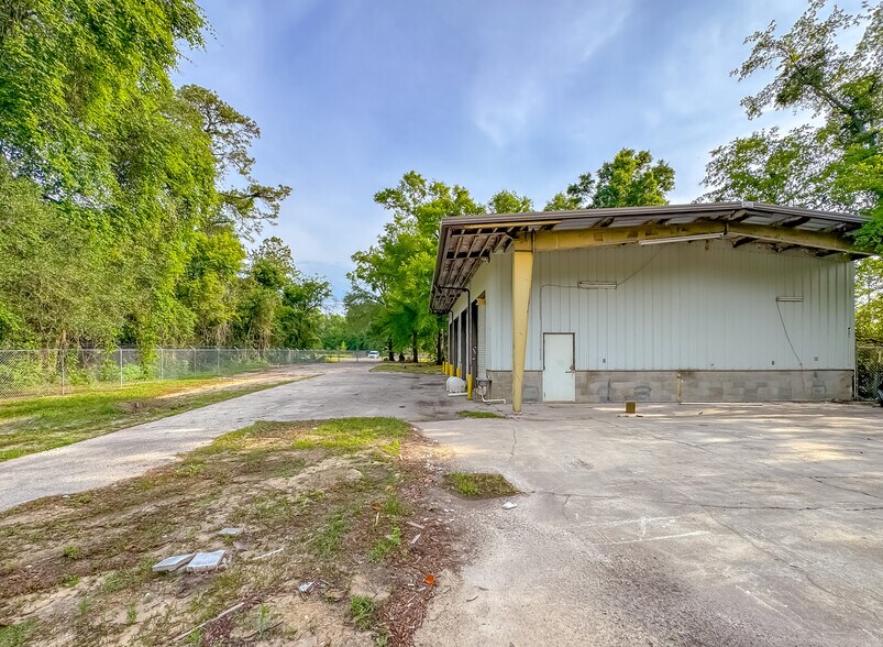 More Photos Of 4863 Gum Rd, Tallahassee Warehouse For Lease