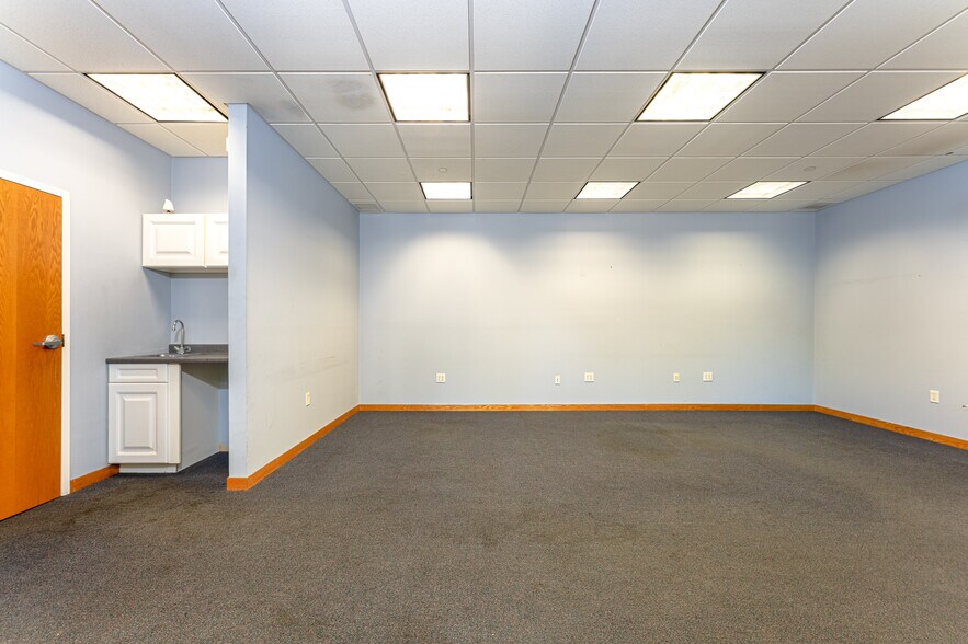 More Photos Of 131 Leeder Hill Dr, Hamden Warehouse For Sale