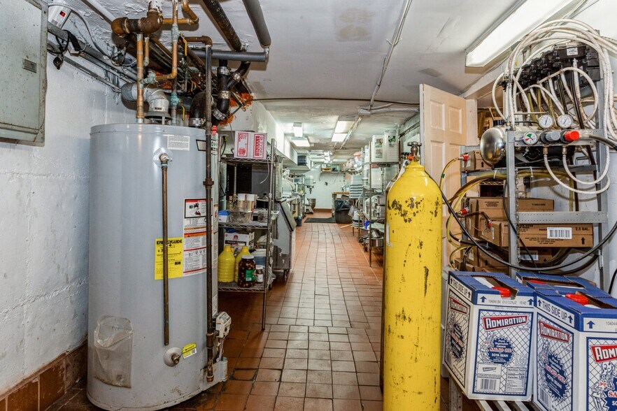 More Photos Of 17801-17805 Union Tpke, Fresh Meadows Storefront For Lease