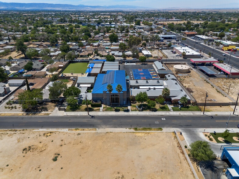 More Photos Of 44339 Beech Ave, Lancaster Schools For Lease