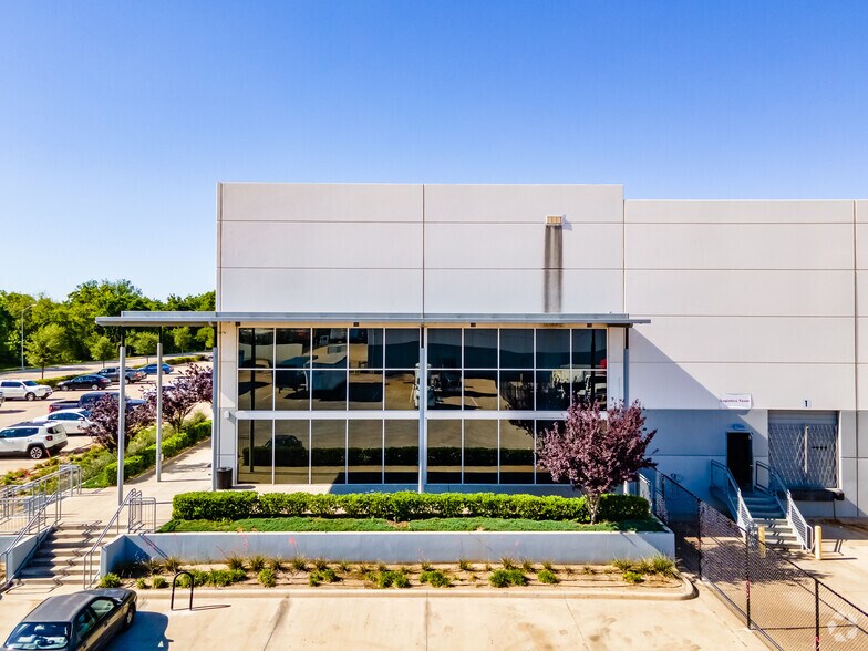 More Photos Of 2250 Lion Country Pky, Grand Prairie Distribution For Lease