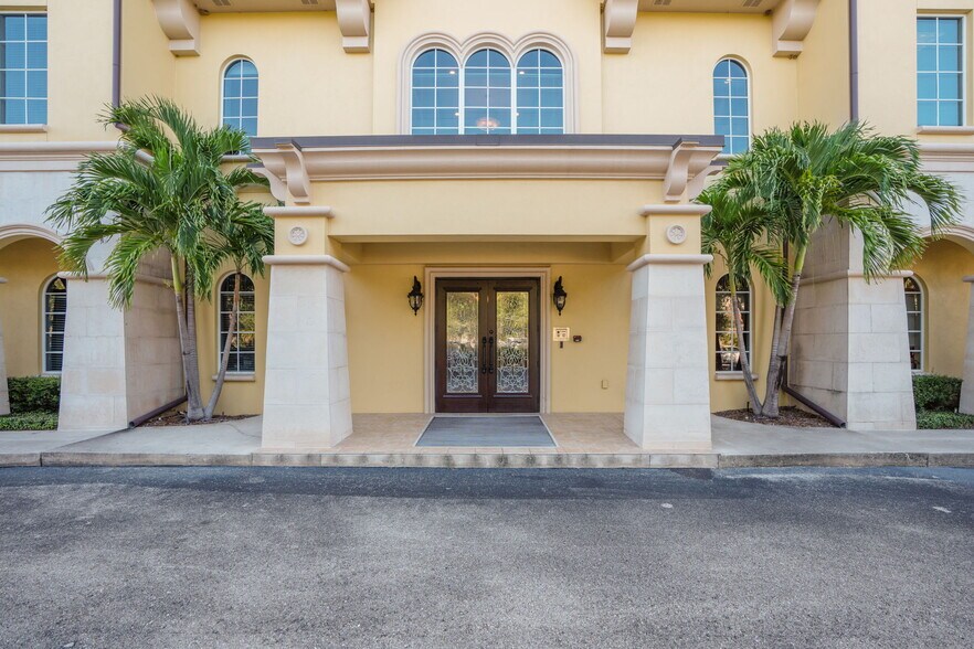 More Photos Of 2639 Fruitville Rd, Sarasota Office For Sale