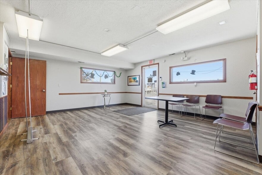 More Photos Of 1824 2nd Ave, Council Bluffs Office For Lease