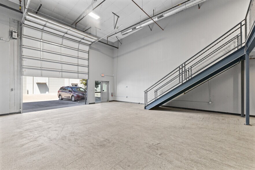 More Photos Of 7637 Fm 3009, Schertz Light Distribution For Sale
