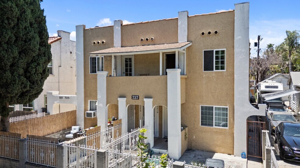 More Photos Of 737 N Ridgewood Pl, Los Angeles Apartments For Sale