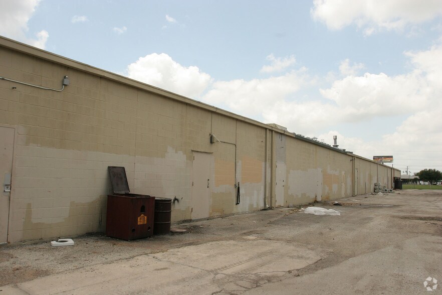More Photos Of 13513-13533 Nacogdoches Rd, San Antonio Unknown For Lease