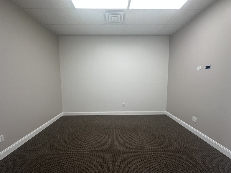 More Photos Of 496 N Town Center Rd, Mooresville Medical For Lease