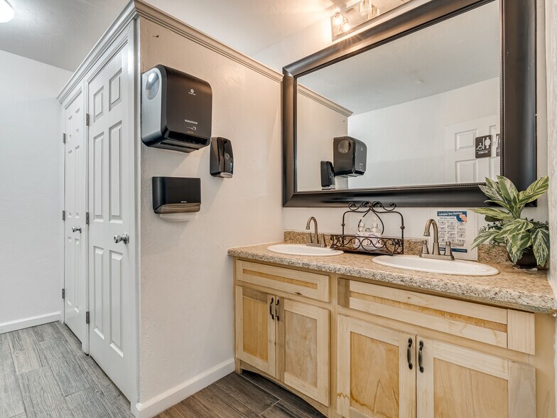 More Photos Of 700 SE Binkley St, Oklahoma City Specialty For Sale