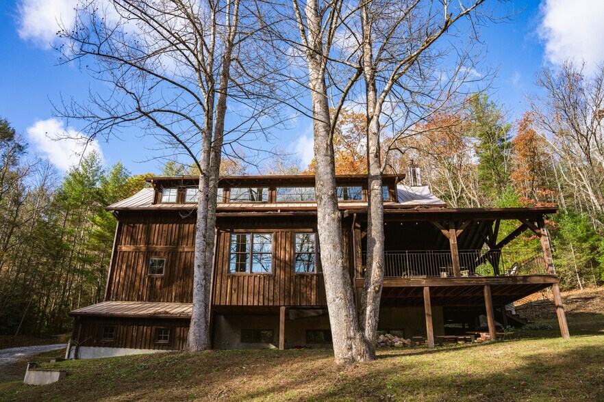 More Photos Of 111 Fiddlehead Ln, Zirconia Specialty For Sale