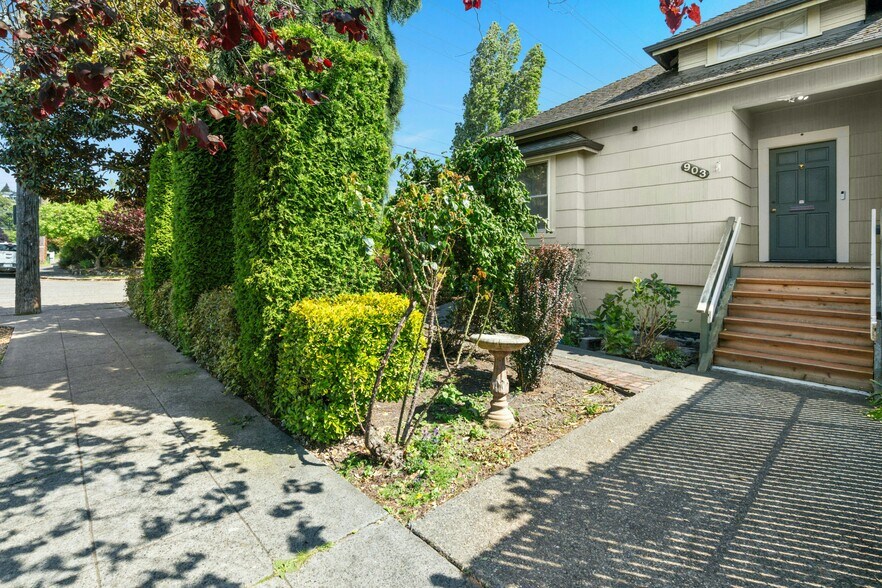 More Photos Of 903 NW 50th St, Seattle Flex For Sale