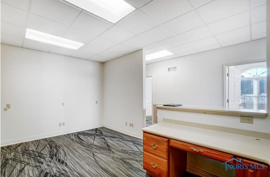 More Photos Of 2135 Tiffin Ave, Findlay Office For Sale