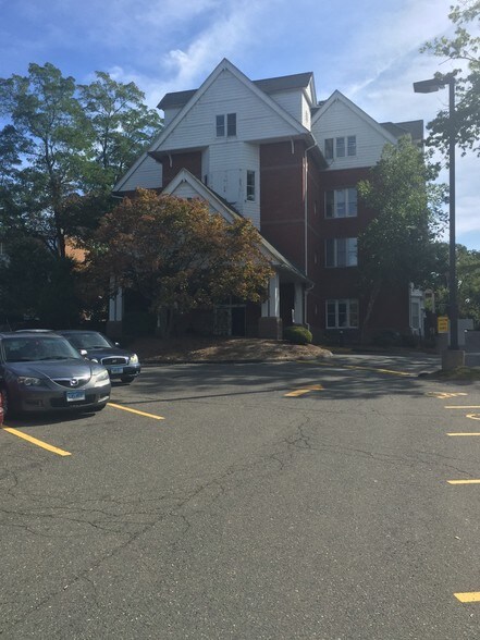 More Photos Of 19 Woodland St, Hartford Office For Sale