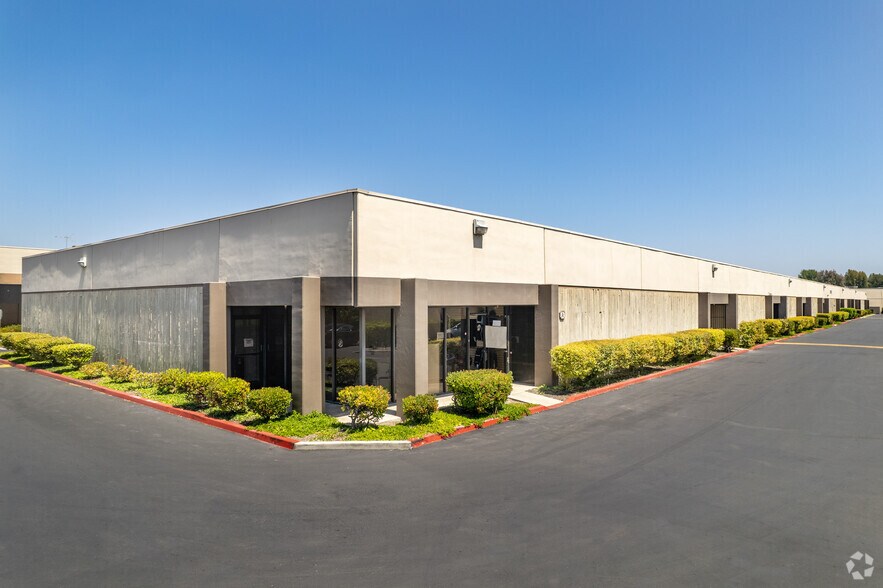 More Photos Of 2852 Walnut Ave, Tustin Warehouse For Lease