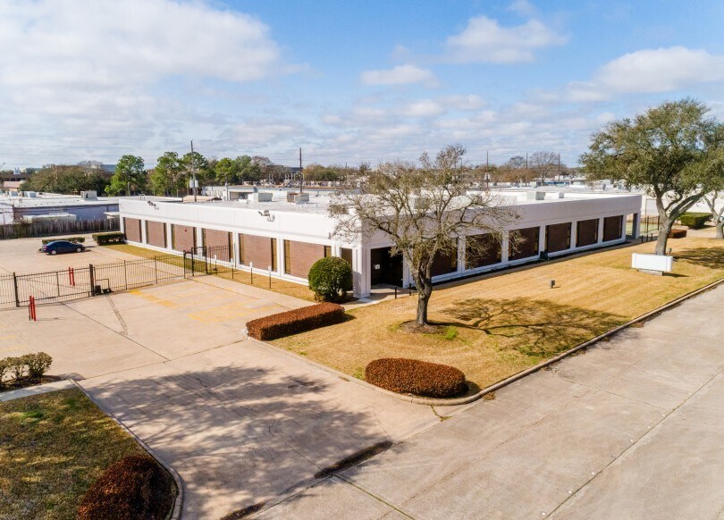 Primary Photo Of 10727 Kinghurst St, Houston Warehouse For Sale