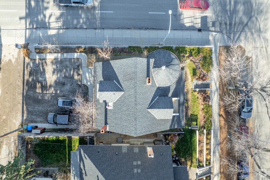 More Photos Of 1909 17th Ave SW, Calgary Office For Sale