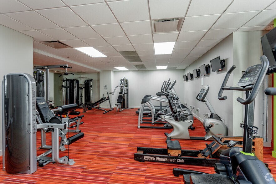 More Photos Of 215 W Pershing Rd, Kansas City Office Residential For Lease