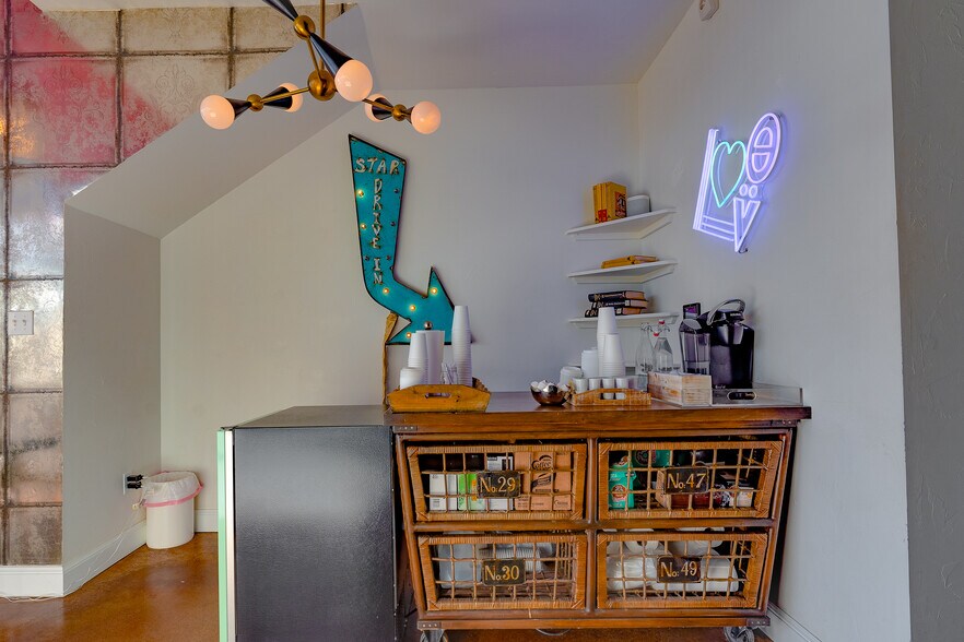 More Photos Of 221 W Main St, Tishomingo Hotel For Sale