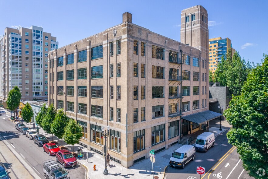 More Photos Of 1010 NW Flanders St, Portland Office For Lease