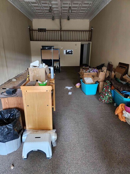 More Photos Of 13-17 N 4th St, Martins Ferry Light Distribution For Sale