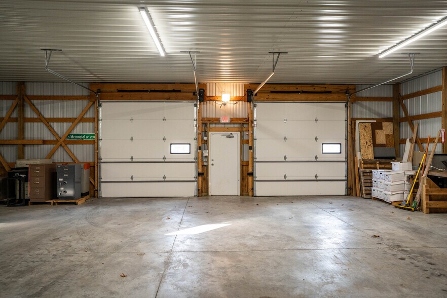 More Photos Of 200 S Memorial Dr, Independence General Retail For Lease