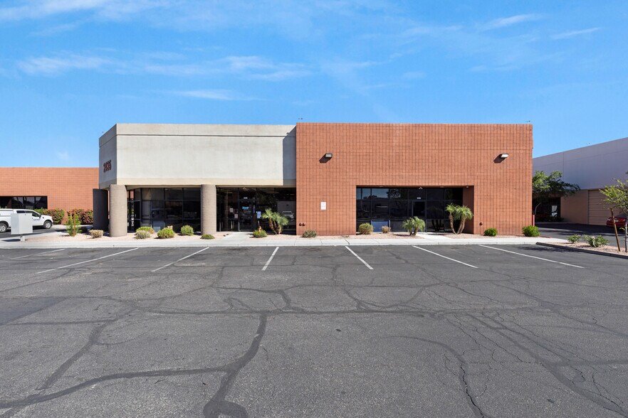 More Photos Of 2465 S Industrial Park Ave, Tempe Warehouse For Lease