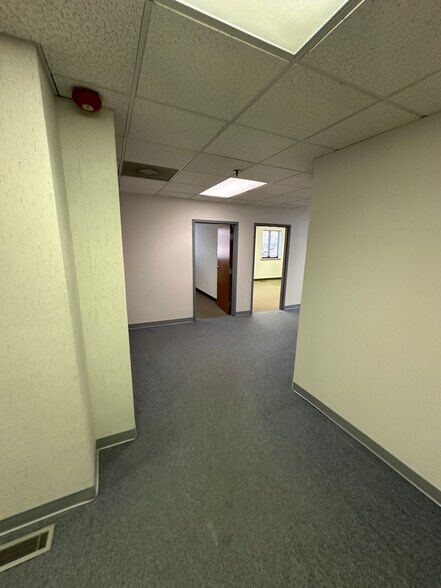 More Photos Of 4801 Hermitage Rd, Richmond Office For Lease