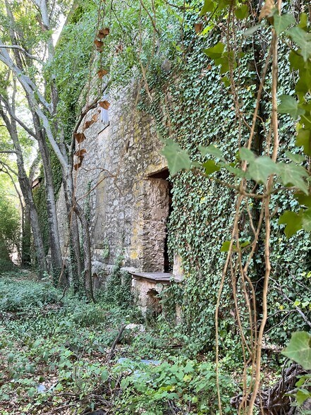 More Photos Of 311 Old Mill Rd, Rhome Restaurant For Lease