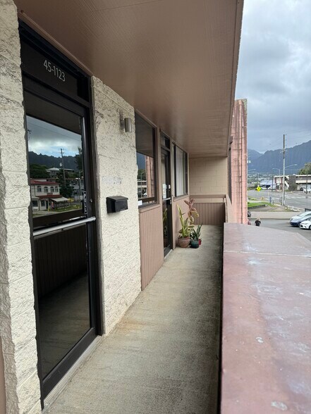 More Photos Of 45-1123 Kamehameha Hwy, Kaneohe Storefront Retail Office For Lease