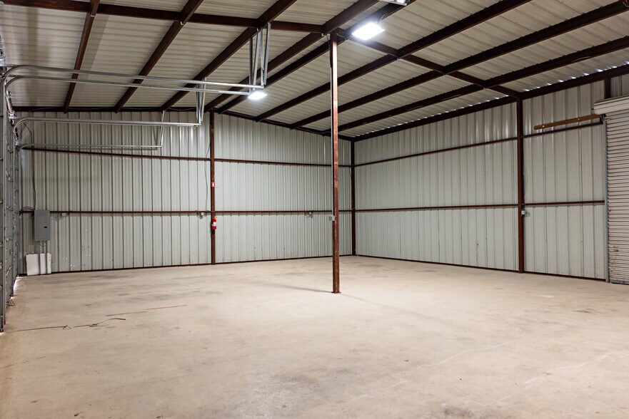 More Photos Of 18838 FM 2252, San Antonio Warehouse For Lease