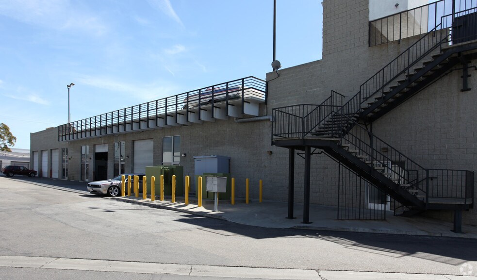 More Photos Of 22932 Lockness Ave, Torrance Warehouse For Lease