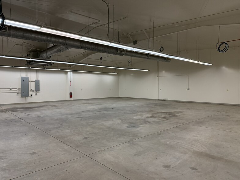 More Photos Of 552 Hi Tech Pky, Oakdale Warehouse For Sale