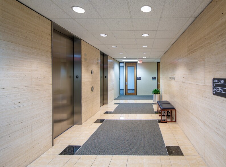 More Photos Of 11550 Fuqua St, Houston Office For Lease