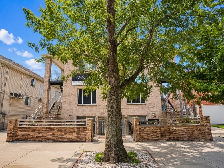 More Photos Of 1330-1332 Rockland Ave, Staten Island Medical For Sale