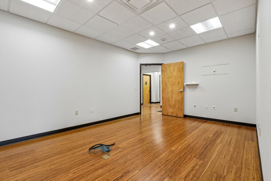 More Photos Of 92 Union Ave, Cresskill Office For Sale