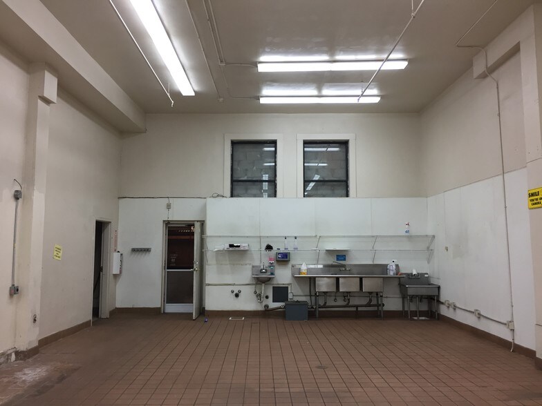 More Photos Of 531-537 8th St, Oakland Storefront Retail Residential For Lease
