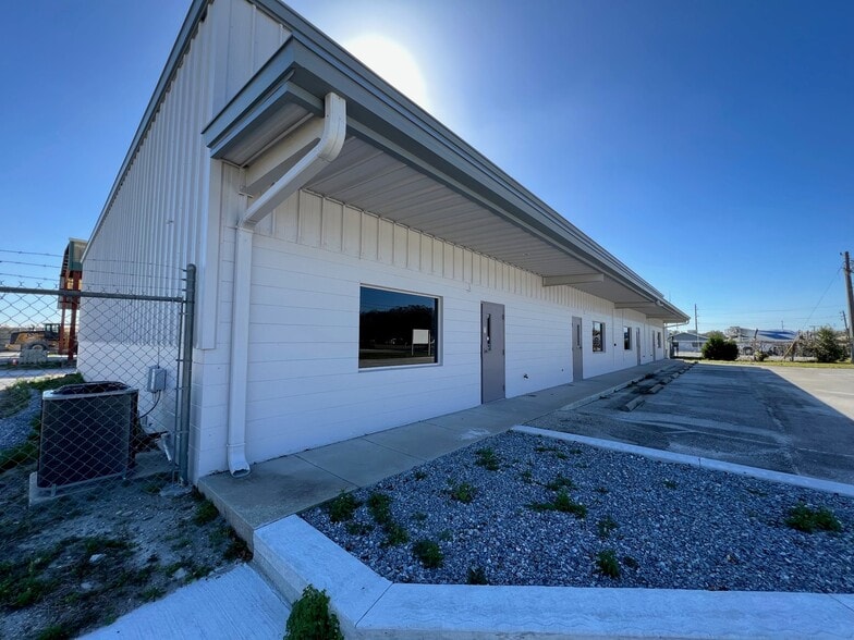 More Photos Of 2907 Brooks St, Lakeland Industrial For Lease