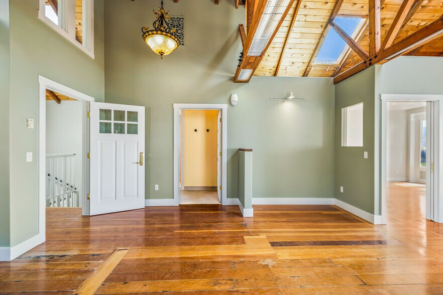 More Photos Of 45094 Main St, Mendocino General Retail For Sale