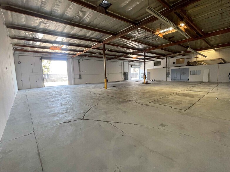 More Photos Of 13861 Seaboard Cir, Garden Grove Warehouse For Lease