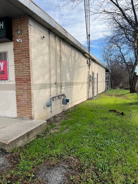 More Photos Of 430 N General McMullen Dr, San Antonio Auto Repair For Sale