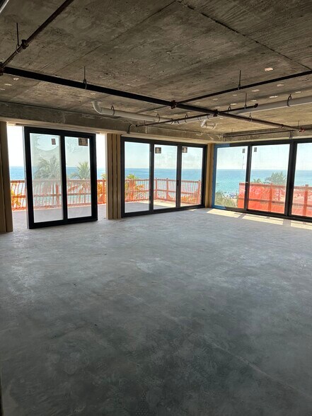 More Photos Of 1500 N Broadwalk, Hollywood Bar For Lease