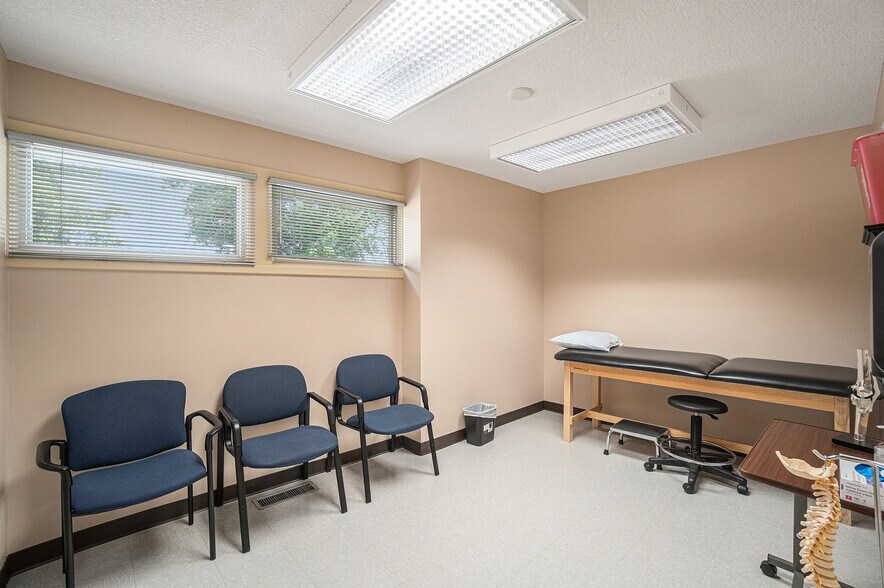 More Photos Of 2 Holly Ln, Paola Medical For Sale