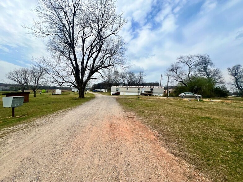 More Photos Of 51 Lakewater Dr, Tallassee Manufactured Housing Mobile Home Park For Sale