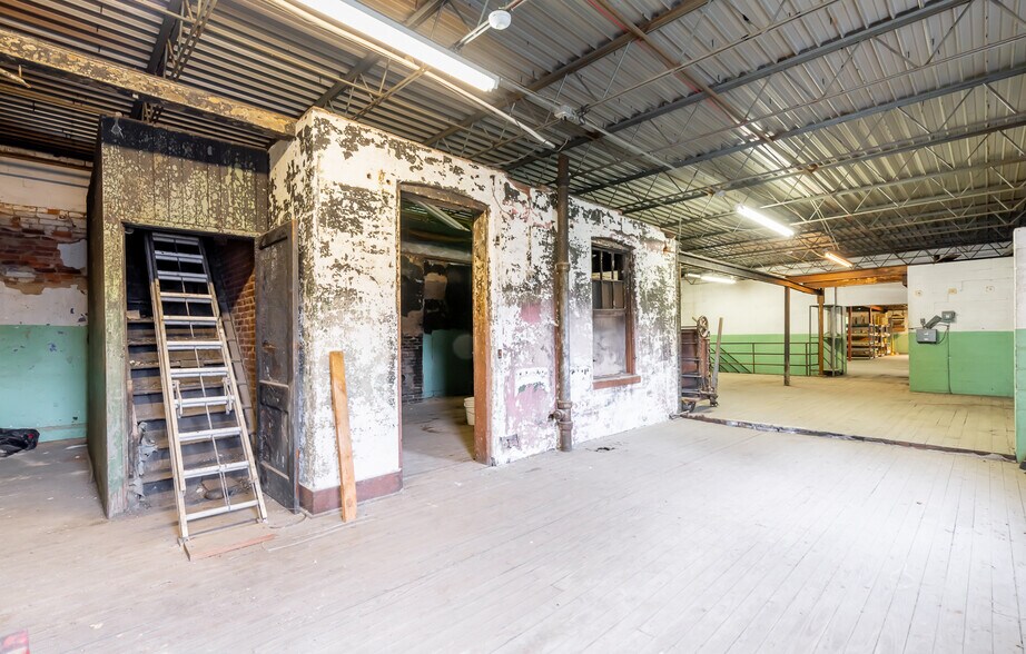 More Photos Of 927 E Madison St, Louisville Warehouse For Sale