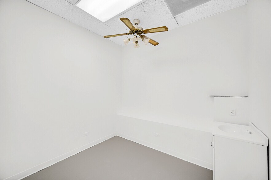 More Photos Of 2201 W Roosevelt Rd, Broadview Office For Sale