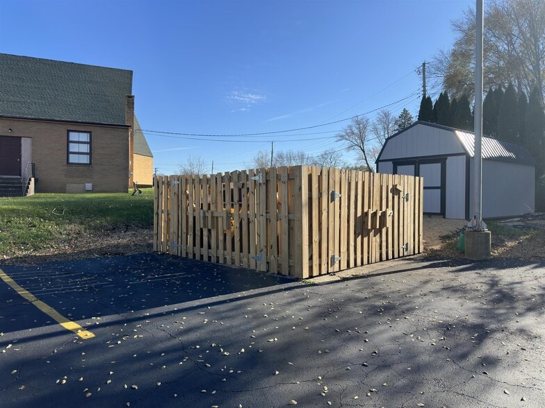 More Photos Of 1427 W Galena Ave, Freeport Freestanding For Sale