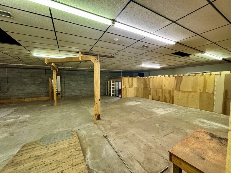 More Photos Of 868 State Route 3 and 12, Hinton Flex For Sale