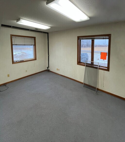 More Photos Of 4493 US-12, Willmar Truck Terminal For Lease